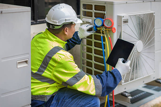 Professional Heat Pump Repair technician working in Babson Park, FL